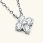 Collier trefle 4 feuilles argent moissanite 0.4 carat BELA - argent 925